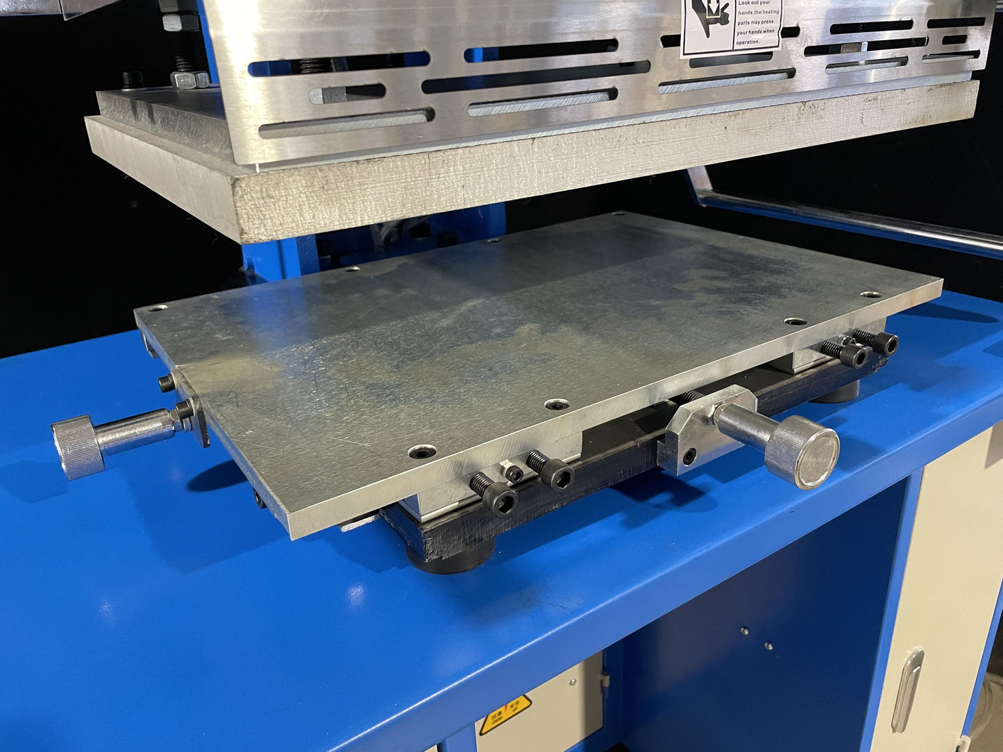 Pneumatic semi-auto fine-tuning table hot foil stamping machine for papers - CECLE Machine