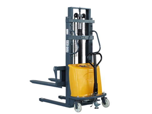 Powerful electric forklift, demonstrating excellent performance with precise handling