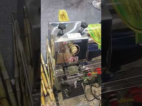 Commercial sugarcane juice extractor is convenient to carry and can be used for setting up stalls