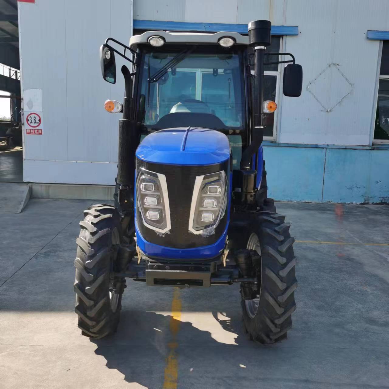 Farm tractor - CECLE Machine