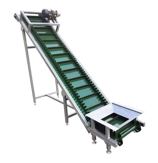 Stainless steel inclined belt conveyor with cleats for efficient particle lifting